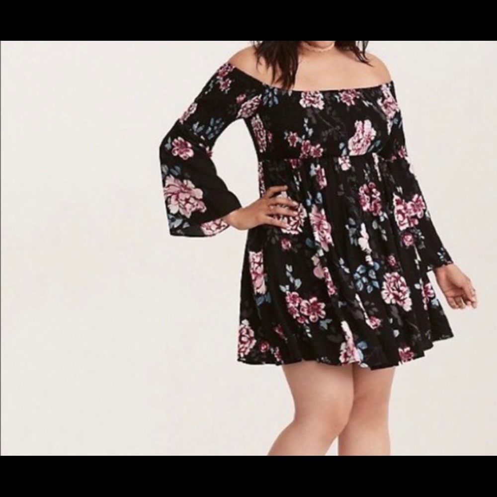 Torrid Flower Smocked Challis Dress SZ 1